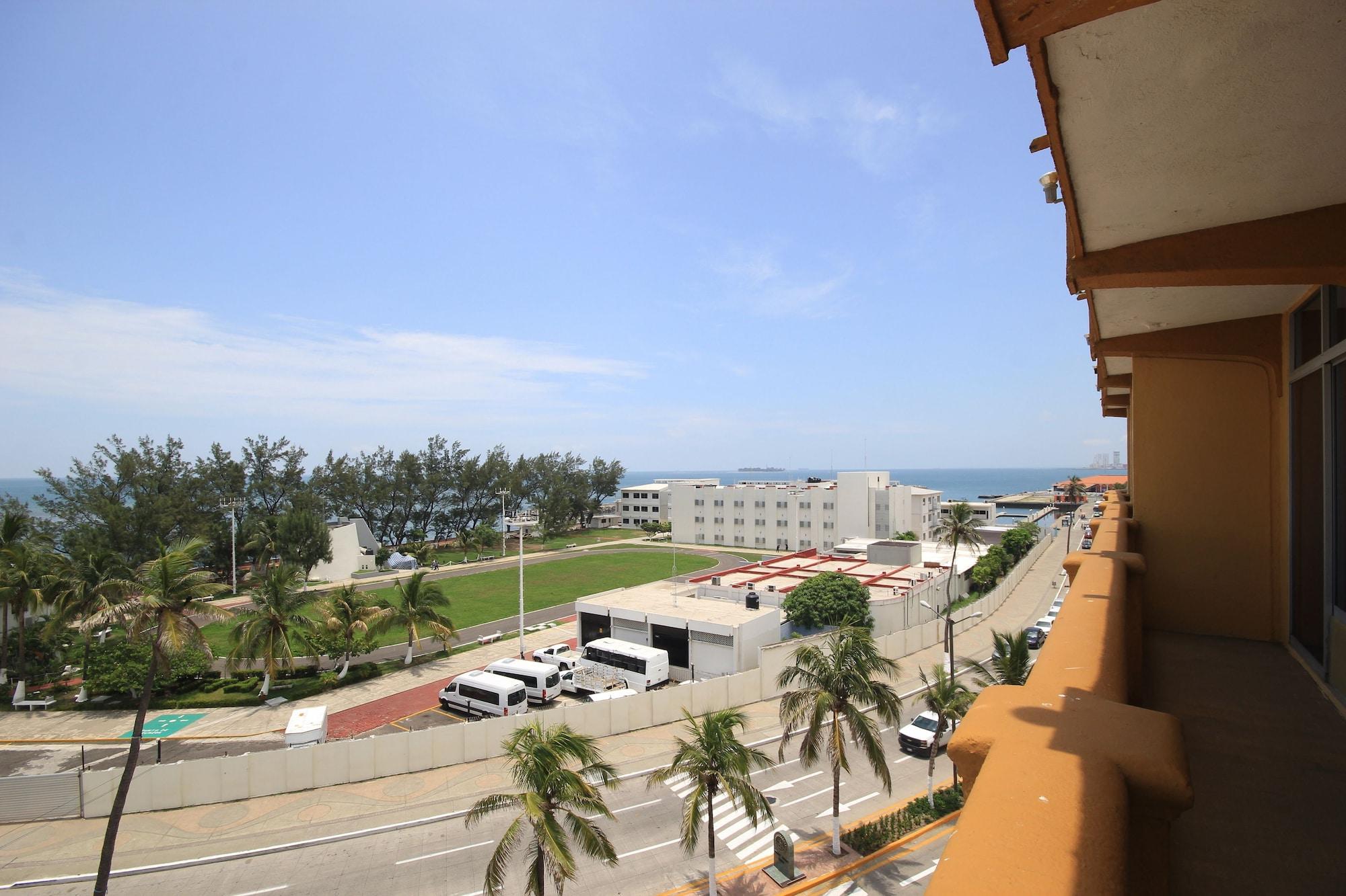 Howard Johnson By Wyndham Veracruz Exterior photo