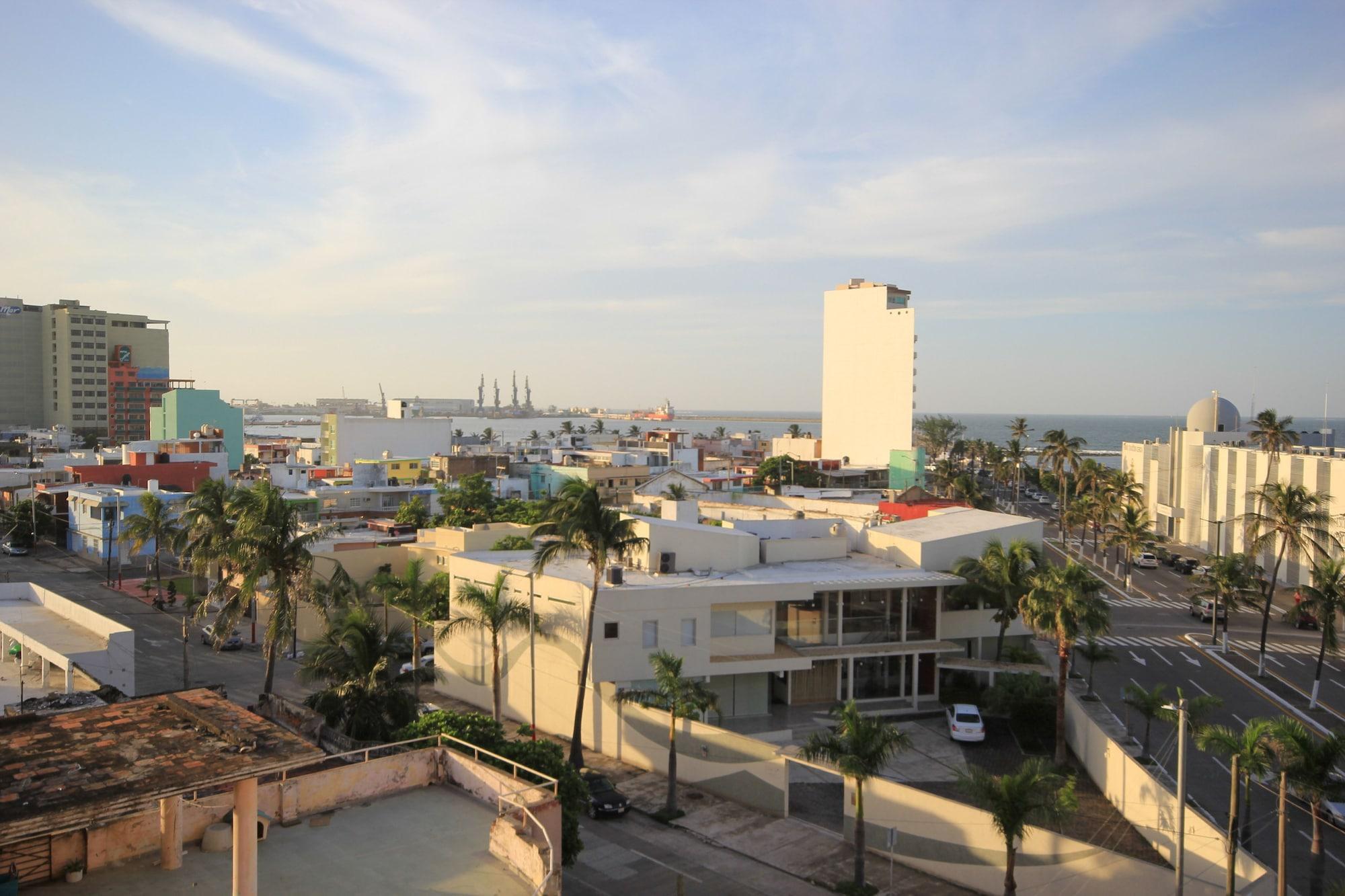 Howard Johnson By Wyndham Veracruz Exterior photo